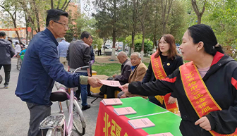 普法宣传进公园