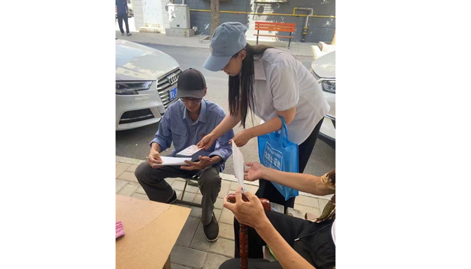 党员在社区 服务践初心 ——市北疆公证处开展“双报到、双服务、双报告”在职党员进社区志愿服务活动