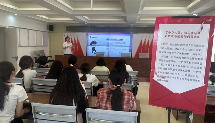 法治护航青春路 公证普法在行动----同心共创全国法治政府建设示范市，携手共享美好法治青城幸福新生活