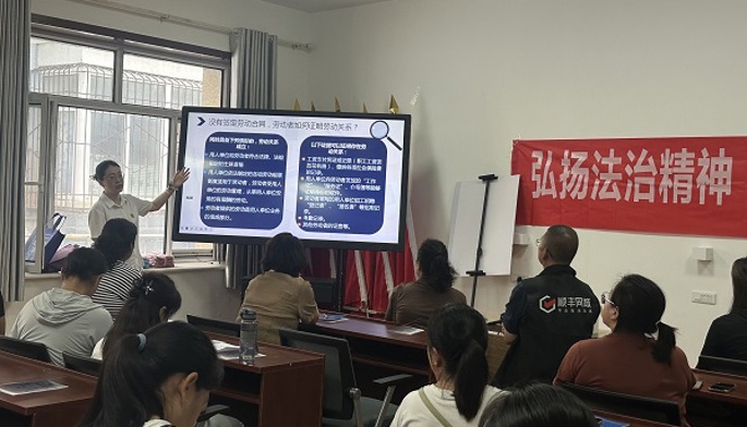 公证送法进社区，为劳动者撑起法治“保护伞”